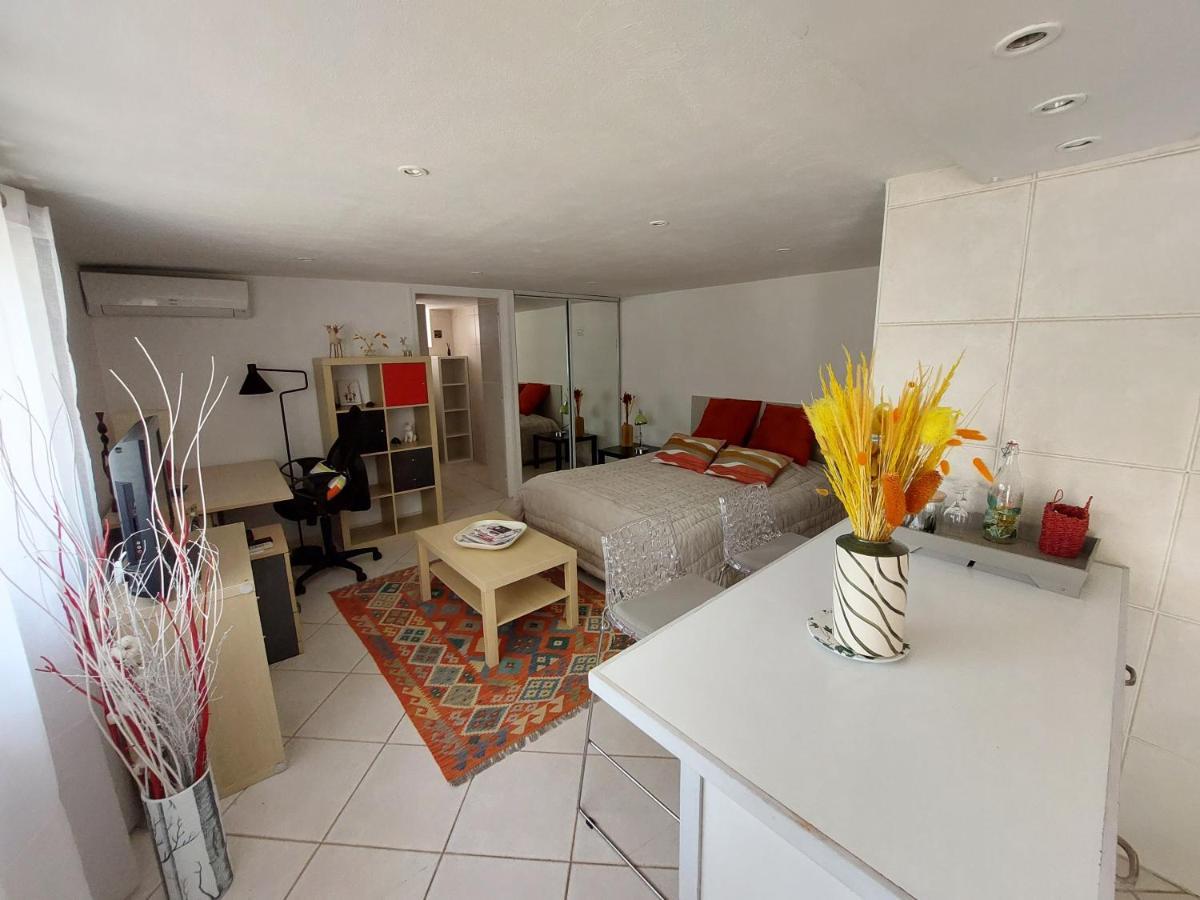 studio rue ménard près de la tour magne Nîmes Extérieur photo