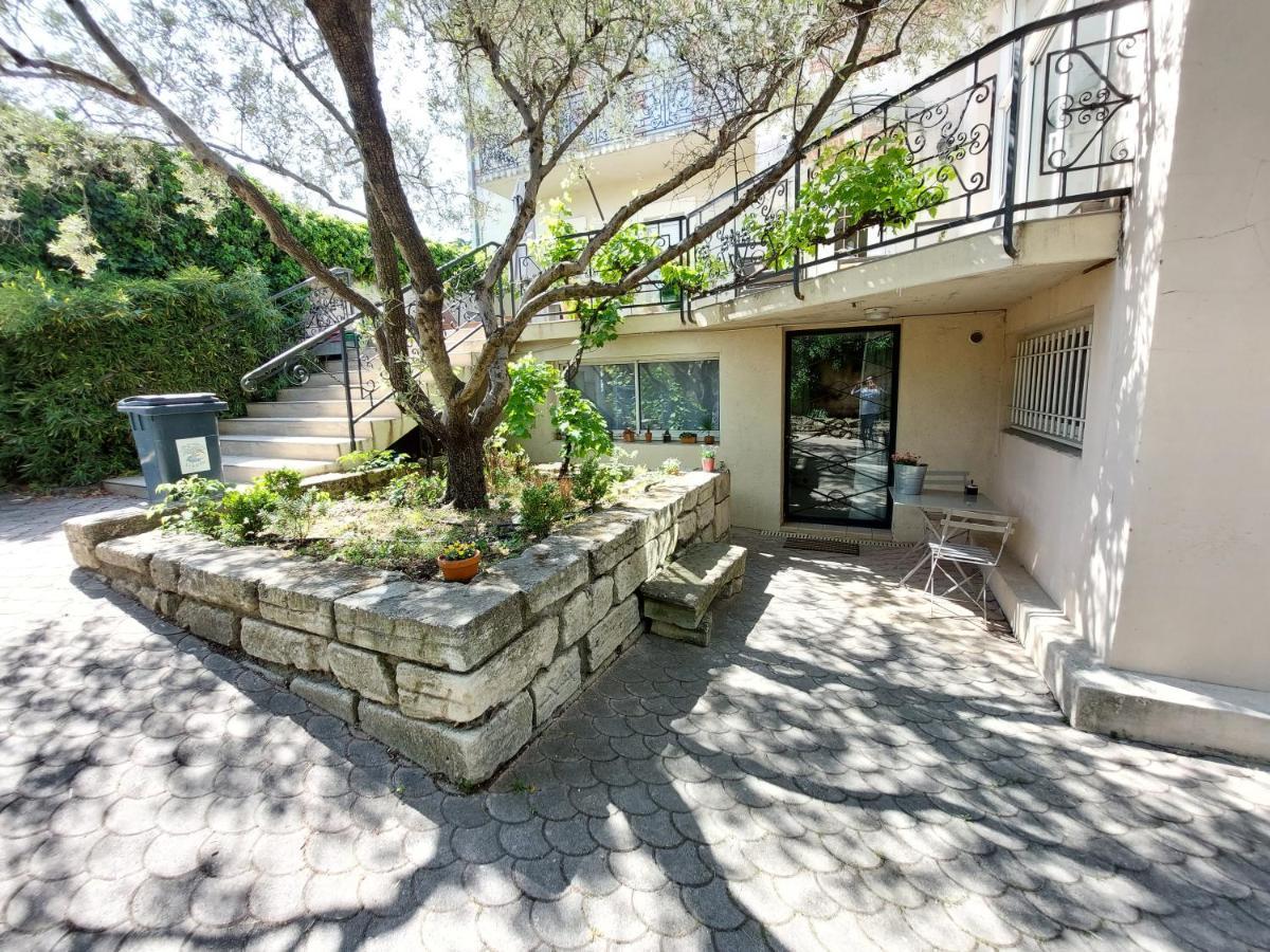 studio rue ménard près de la tour magne Nîmes Extérieur photo